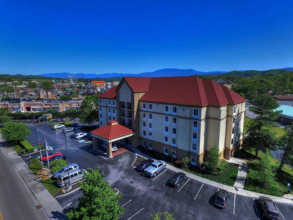 La Quinta By Wyndham Pigeon Forge Hotel Exterior photo