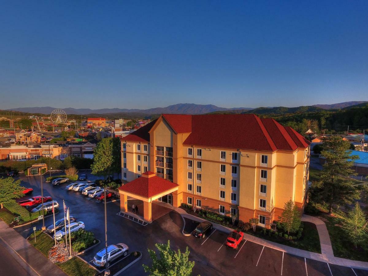 La Quinta By Wyndham Pigeon Forge Hotel Exterior photo